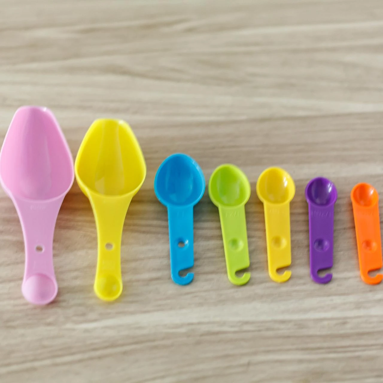Set de 7 cuillères à mesurer - Plastique - Pâtisserie & Cuisine - Très bon état